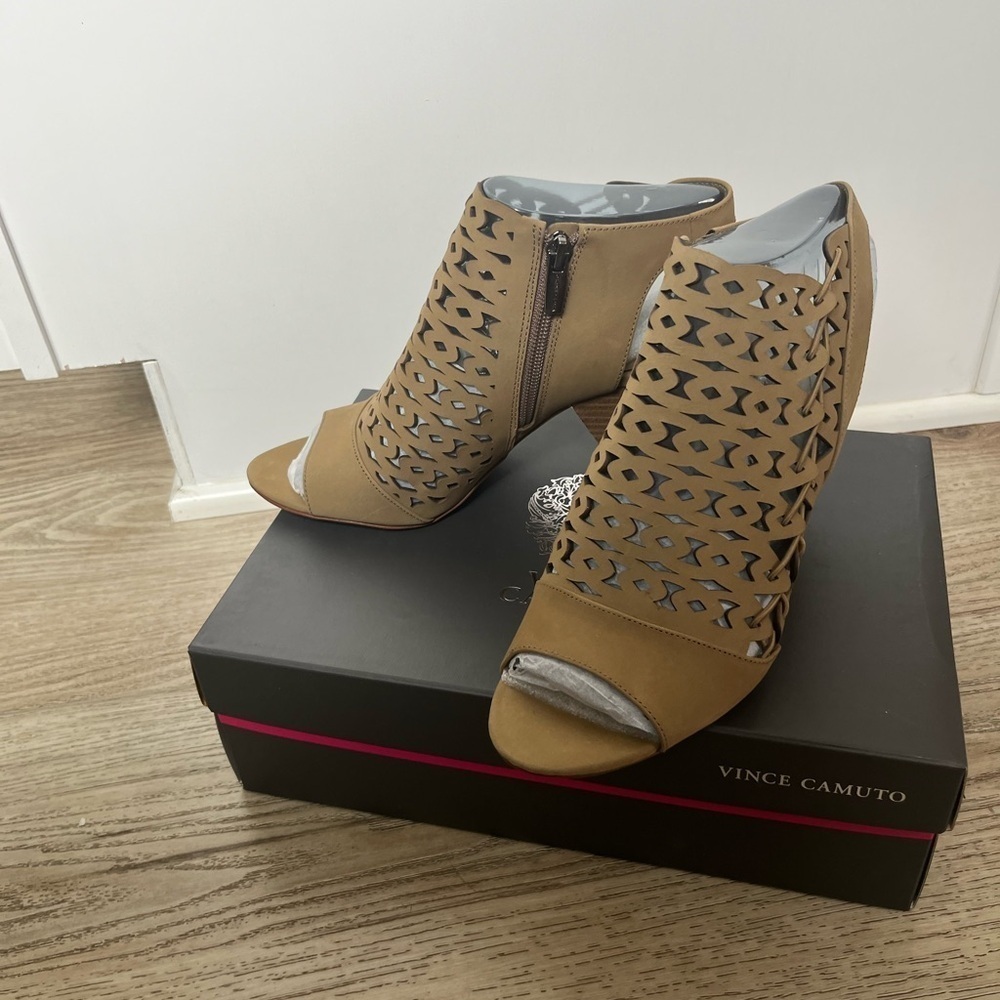 Vince Camuto Women’s Emberla Cut-Out Leather Bootie Heel Sandals 9M